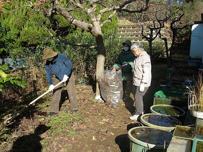 ②R7/12/5  水槽周りの清掃作業